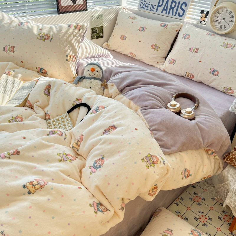 Őszi–téli tejbársony négyrészes ágyneműkészlet, vastag kétoldalas flanellel, paplanhuzattal és korall bársony ágyneműhuzattal