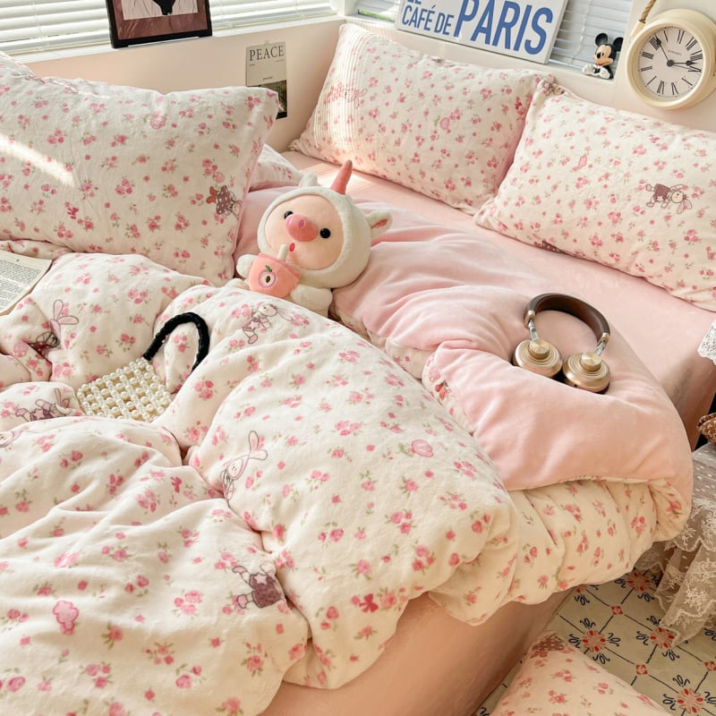 Őszi–téli tejbársony négyrészes ágyneműkészlet, vastag kétoldalas flanellel, paplanhuzattal és korall bársony ágyneműhuzattal