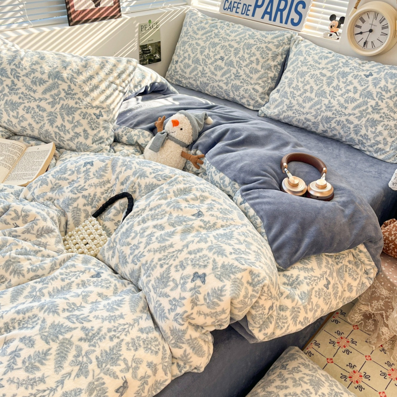 Őszi–téli tejbársony négyrészes ágyneműkészlet, vastag kétoldalas flanellel, paplanhuzattal és korall bársony ágyneműhuzattal