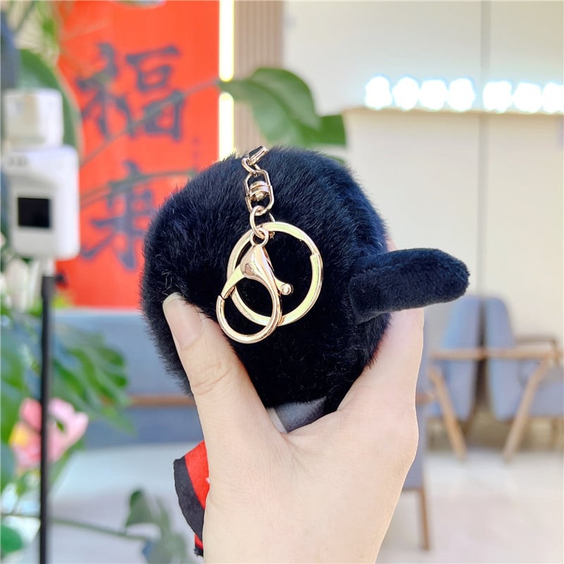 Κούκλα plush για μπρελόκ τσάντας – εξαιρετικά απαλό κοντό βελούδινο ύφασμα, γέμωση PP βάμβακι, επεξεργασία OEM με λογότυπο, κατάλληλη για ηλικίες 14+, μικρό κινούμενο παιχνίδι/μπρελόκ