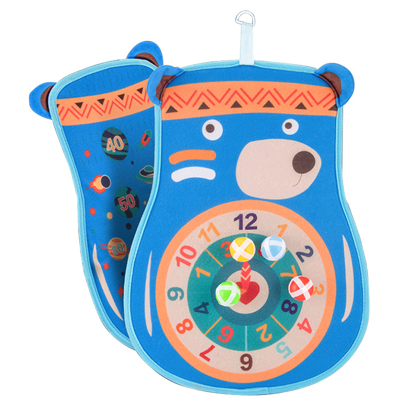 Visklemäng lipilise sihtkolliga pall ja imav tahvel — Qi Xiaonan; materjal: karvane kangas; vanusgrupp: 4–6 aastat