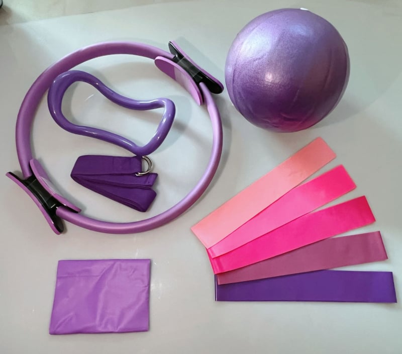 Rujia Pilates žiedas – penkių dalių rinkinys su pripučiamu jogos kamuoliu ir tempimo juostomis, PVC, 100 g
