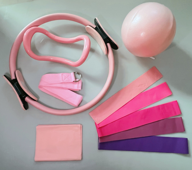 Rujia Pilates žiedas – penkių dalių rinkinys su pripučiamu jogos kamuoliu ir tempimo juostomis, PVC, 100 g
