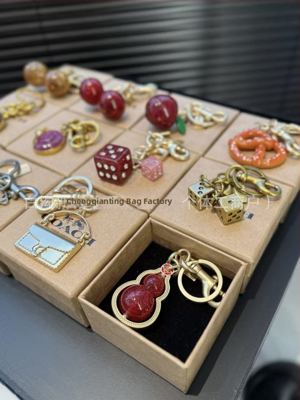 Maišo pakabukas, vaisių raštas, plastikas/derva, klijai, madingas kelionės stilius