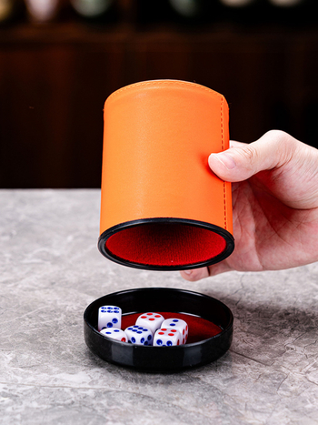 Set zaruri cu cupe din piele, colțuri rotunde, origine Zhejiang, 100 buc.