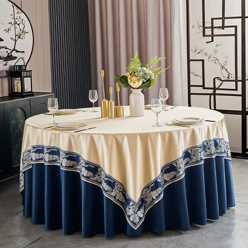 Clouds Stolnjak – kružni, poliester, jednofarbni uzorak, modern minimalistički stil, za hotel i banket