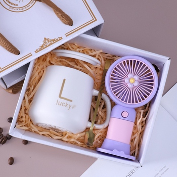 Keraamiline kruus isolatsiooniga (materjal: keraamika; kategooria: kruus; mikrolaineahi: jah; pakend: kinkekarp)