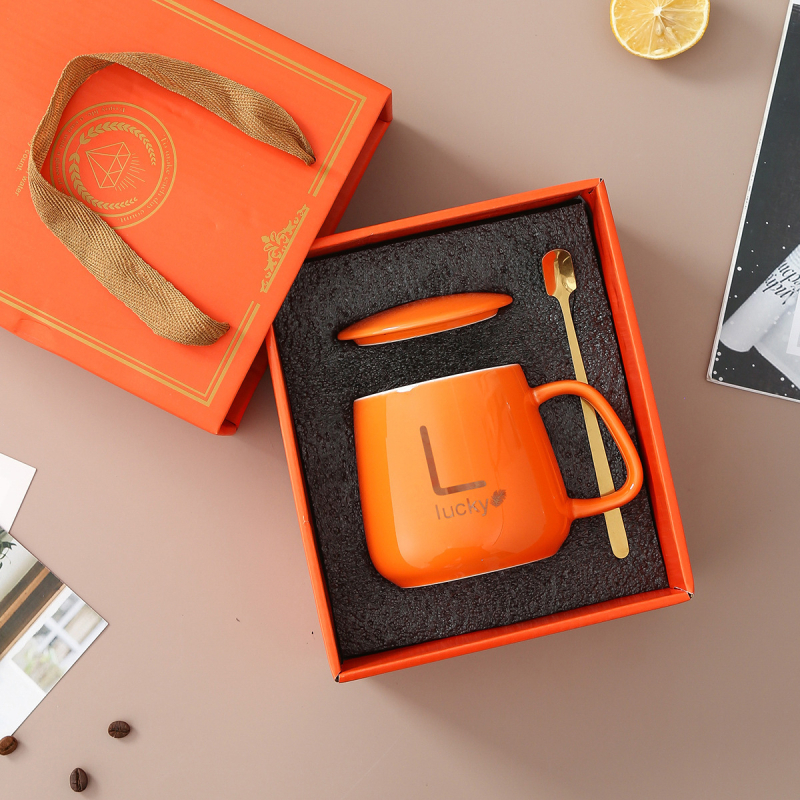 Keraamiline kruus isolatsiooniga (materjal: keraamika; kategooria: kruus; mikrolaineahi: jah; pakend: kinkekarp)