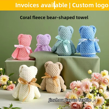Mackó formájú korall velúr törölköző ajándékdobozban, esküvői kiadás, vastagabb nedvszívó, logónyomás elérhető