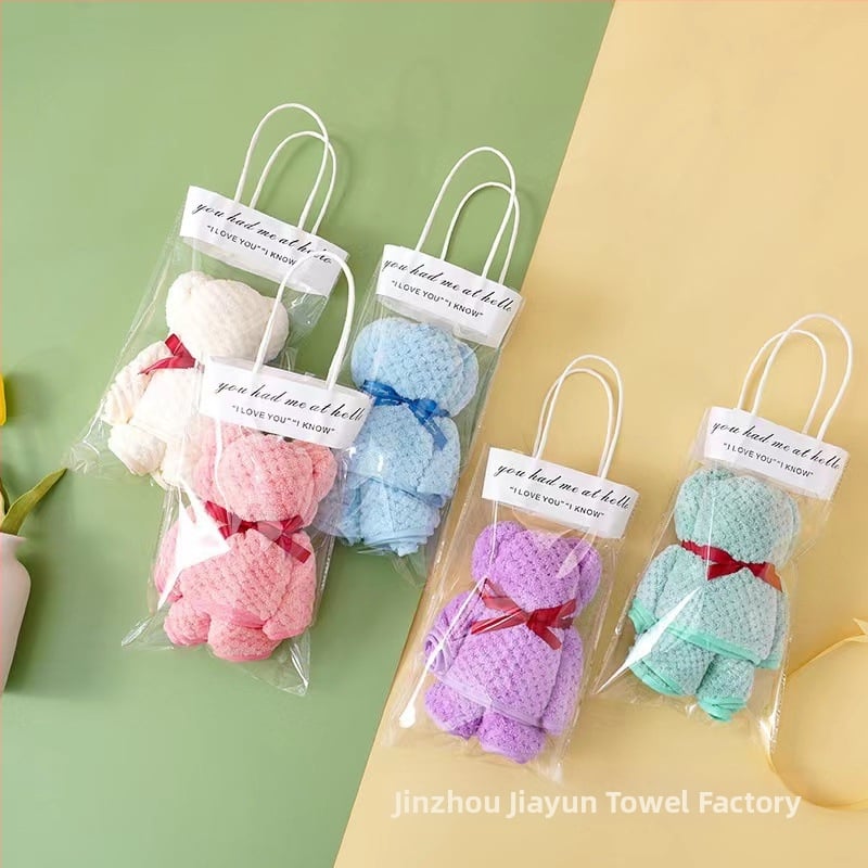 Mackó formájú korall velúr törölköző ajándékdobozban, esküvői kiadás, vastagabb nedvszívó, logónyomás elérhető