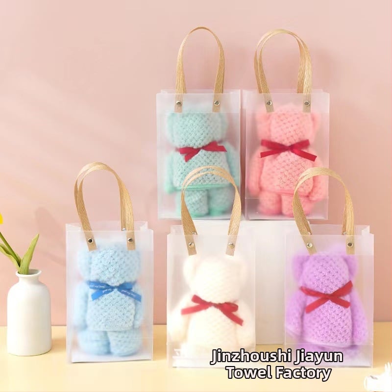 Mackó formájú korall velúr törölköző ajándékdobozban, esküvői kiadás, vastagabb nedvszívó, logónyomás elérhető