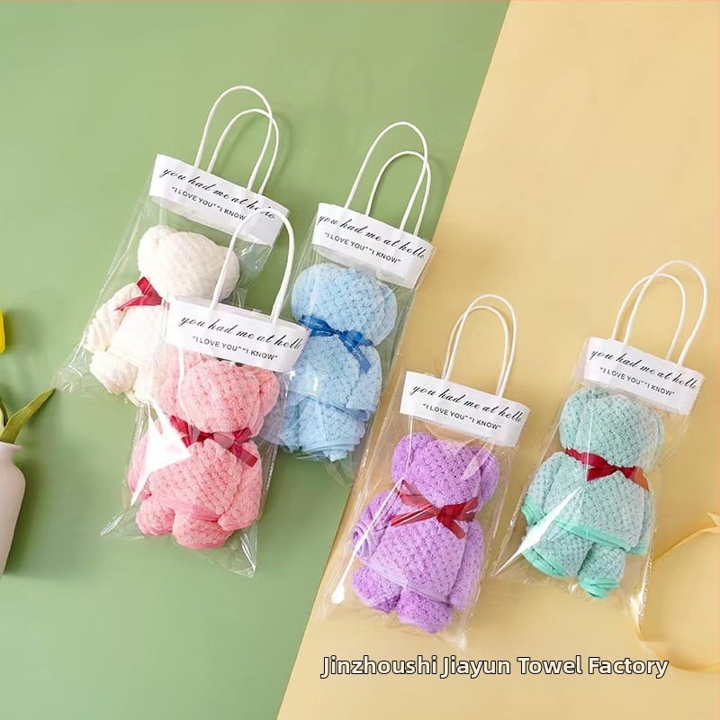 Mackó formájú korall velúr törölköző ajándékdobozban, esküvői kiadás, vastagabb nedvszívó, logónyomás elérhető