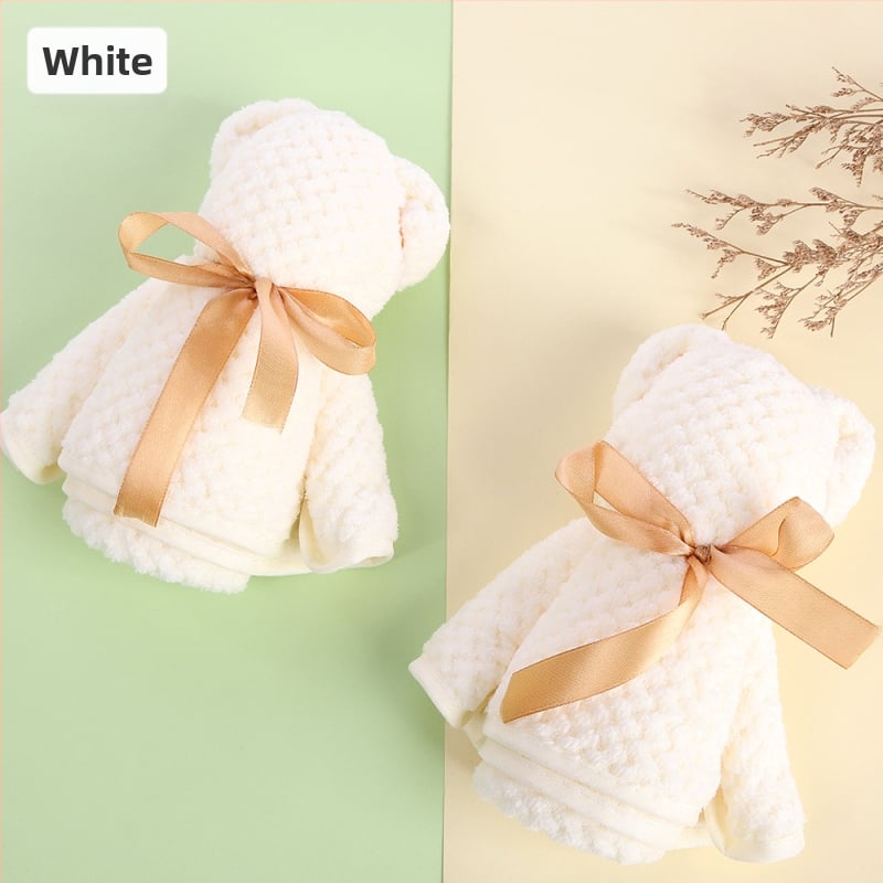 Mackó formájú korall velúr törölköző ajándékdobozban, esküvői kiadás, vastagabb nedvszívó, logónyomás elérhető