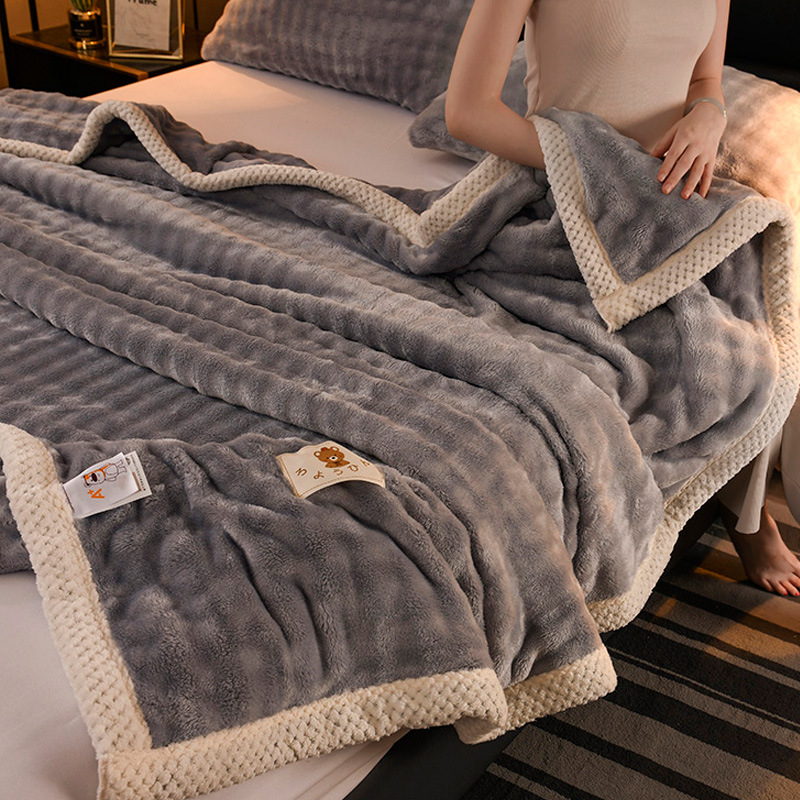 Mitmefunktsiooniline jänesekarusnahast pleed, kahekordne mull-tekstuur; kohandamine saadaval. Materjal: jänese karusnahk/jänese samet; Kaal: 500–800 g; Muster: ühevärviline või geomeetriline