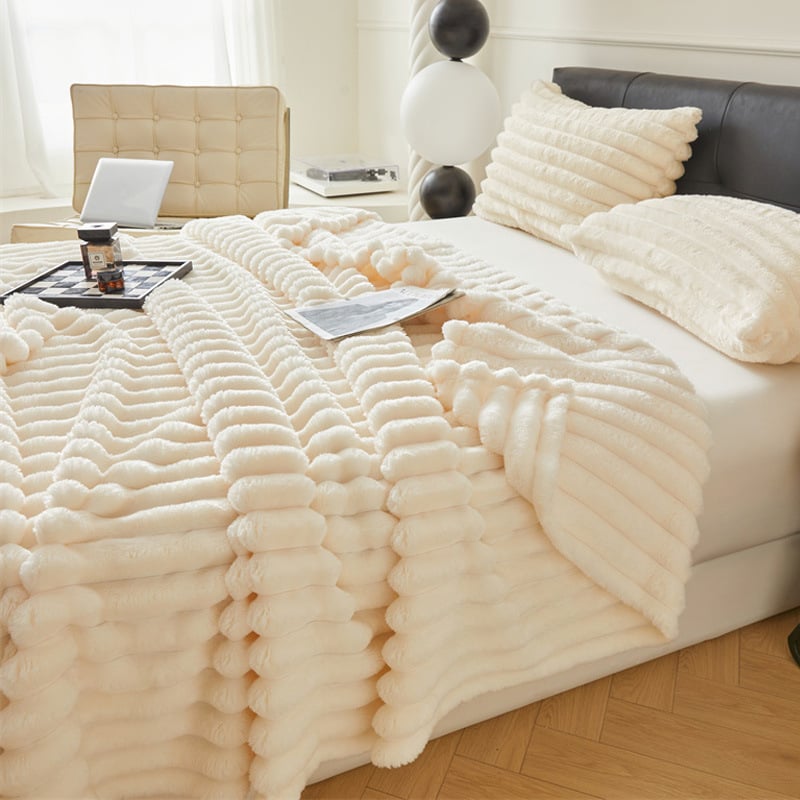 Mitmefunktsiooniline jänesekarusnahast pleed, kahekordne mull-tekstuur; kohandamine saadaval. Materjal: jänese karusnahk/jänese samet; Kaal: 500–800 g; Muster: ühevärviline või geomeetriline