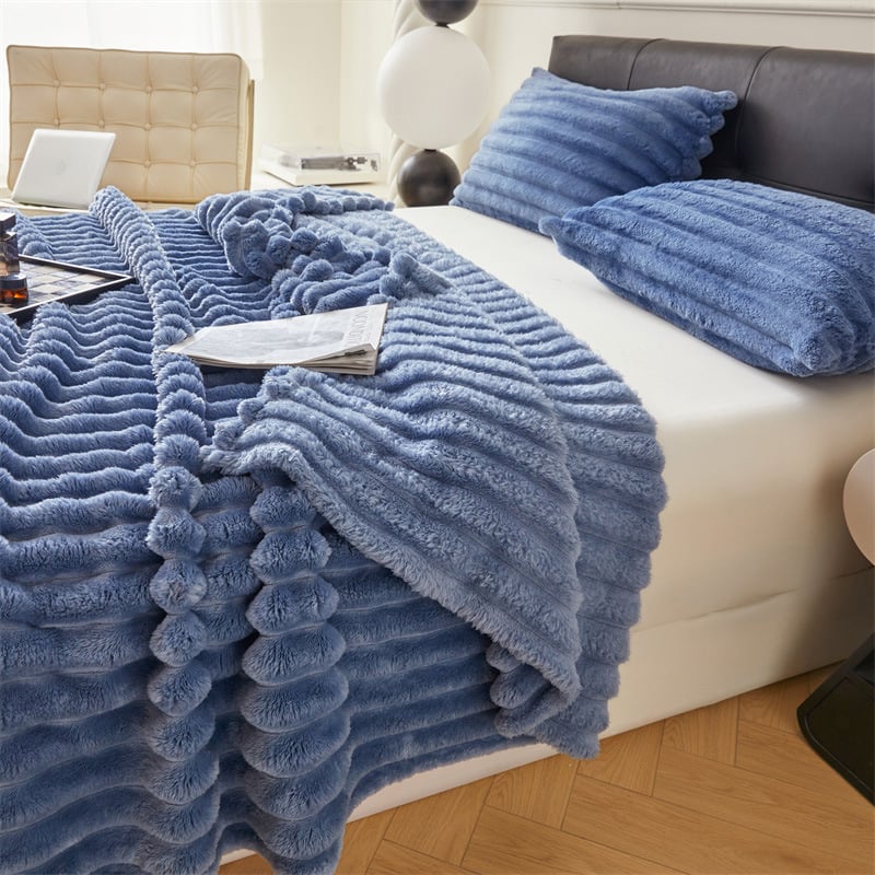 Mitmefunktsiooniline jänesekarusnahast pleed, kahekordne mull-tekstuur; kohandamine saadaval. Materjal: jänese karusnahk/jänese samet; Kaal: 500–800 g; Muster: ühevärviline või geomeetriline