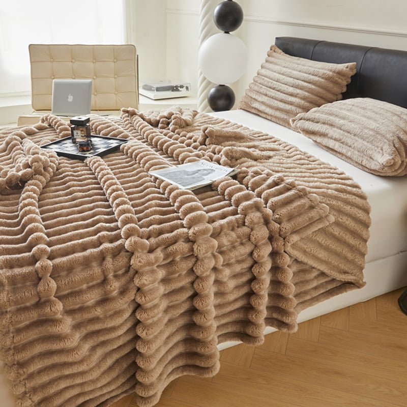 Mitmefunktsiooniline jänesekarusnahast pleed, kahekordne mull-tekstuur; kohandamine saadaval. Materjal: jänese karusnahk/jänese samet; Kaal: 500–800 g; Muster: ühevärviline või geomeetriline