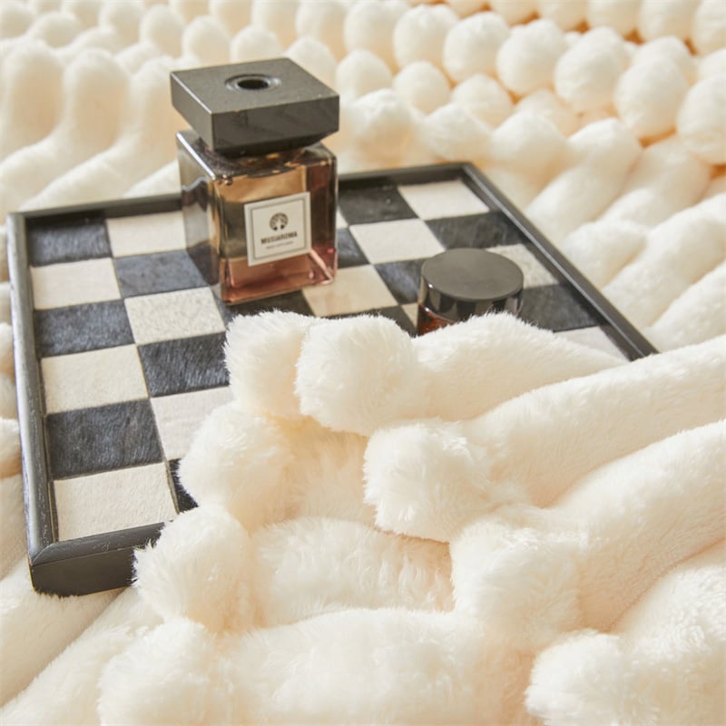 Mitmefunktsiooniline jänesekarusnahast pleed, kahekordne mull-tekstuur; kohandamine saadaval. Materjal: jänese karusnahk/jänese samet; Kaal: 500–800 g; Muster: ühevärviline või geomeetriline