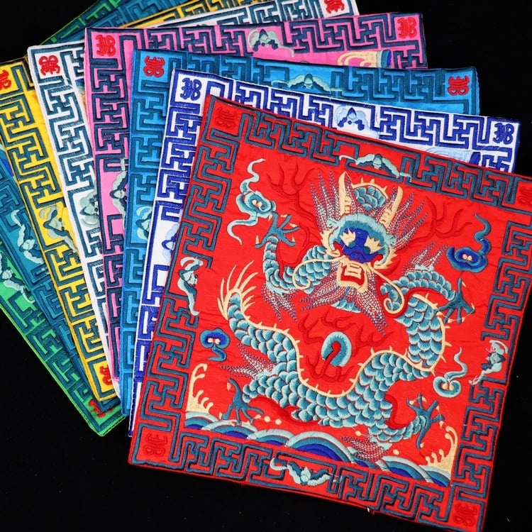 Izšūts panelis ar crane motīvu, Qing dinastijas oficiālais apģērbs, Su izšūšana, klasiskā Ming & Qing stila, izgatavots Ķīnā