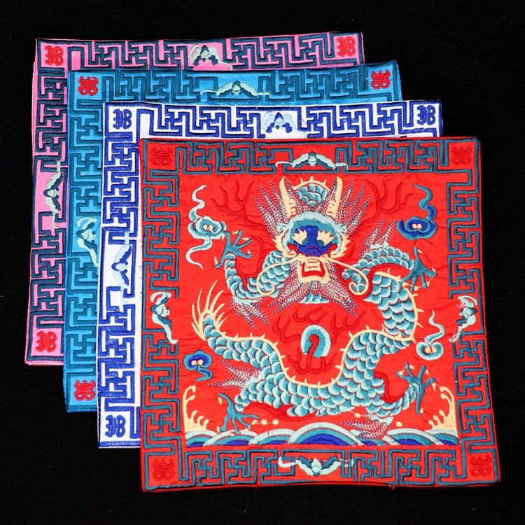 Izšūts panelis ar crane motīvu, Qing dinastijas oficiālais apģērbs, Su izšūšana, klasiskā Ming & Qing stila, izgatavots Ķīnā