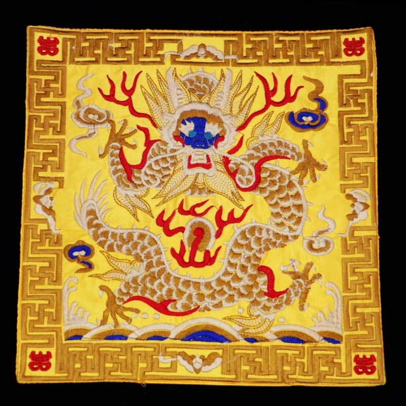 Izšūts panelis ar crane motīvu, Qing dinastijas oficiālais apģērbs, Su izšūšana, klasiskā Ming & Qing stila, izgatavots Ķīnā