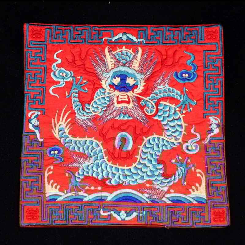 Izšūts panelis ar crane motīvu, Qing dinastijas oficiālais apģērbs, Su izšūšana, klasiskā Ming & Qing stila, izgatavots Ķīnā