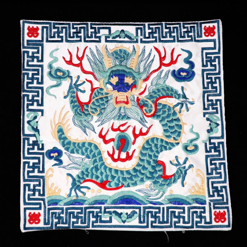 Izšūts panelis ar crane motīvu, Qing dinastijas oficiālais apģērbs, Su izšūšana, klasiskā Ming & Qing stila, izgatavots Ķīnā