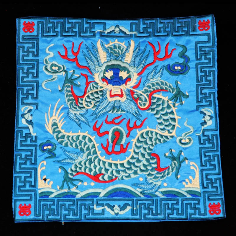 Izšūts panelis ar crane motīvu, Qing dinastijas oficiālais apģērbs, Su izšūšana, klasiskā Ming & Qing stila, izgatavots Ķīnā