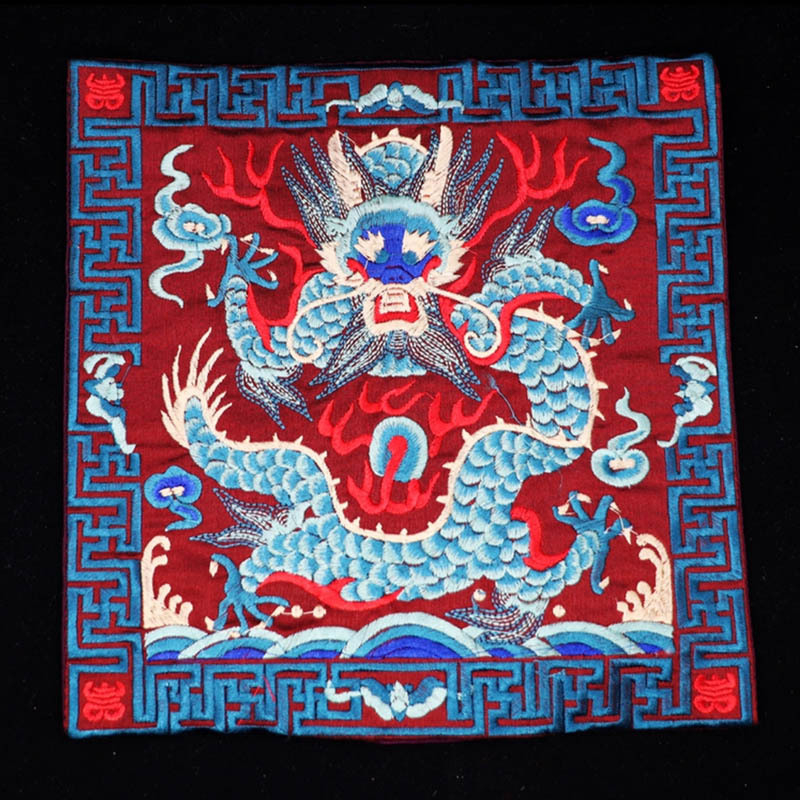 Izšūts panelis ar crane motīvu, Qing dinastijas oficiālais apģērbs, Su izšūšana, klasiskā Ming & Qing stila, izgatavots Ķīnā