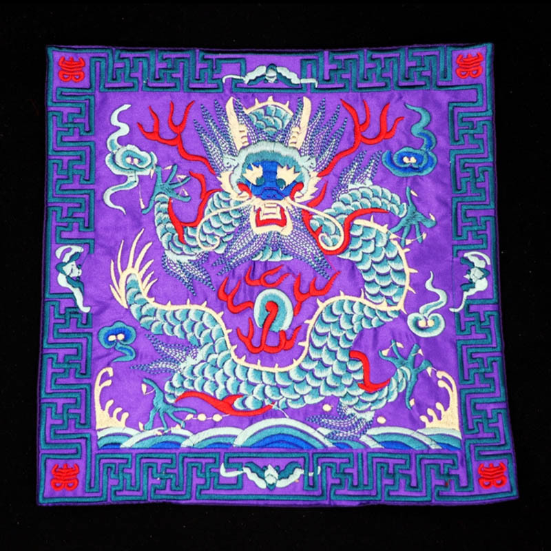 Izšūts panelis ar crane motīvu, Qing dinastijas oficiālais apģērbs, Su izšūšana, klasiskā Ming & Qing stila, izgatavots Ķīnā