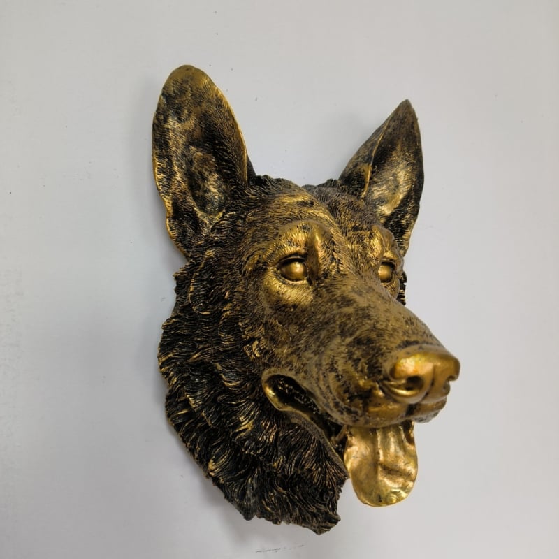 Farkasfej falikép – természetes gyanta anyagból, állatmotívum