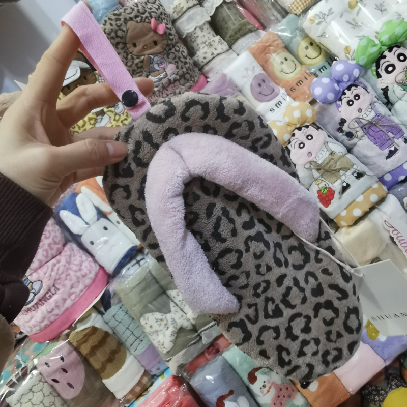 Double Benefit Πετσέτα Χεριών – Μοτίβο λεοπάρ γάτας, Κοραλλί φλίς, Κεντημένη, 30–50 g, 150d