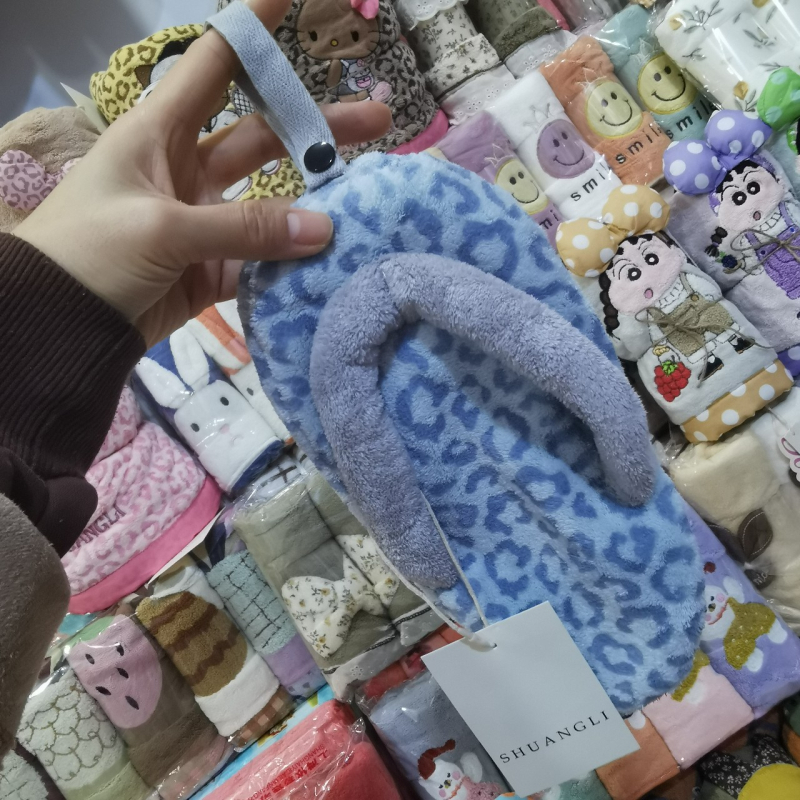 Double Benefit Πετσέτα Χεριών – Μοτίβο λεοπάρ γάτας, Κοραλλί φλίς, Κεντημένη, 30–50 g, 150d