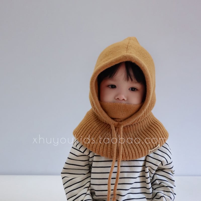 Integrirana dječja kapa s kupolastim oblikom i rubom, vunena tkanina; zaštita od sunca, prozračna, otporna na vjetar, održava toplinu; uzrast 1–6 godina