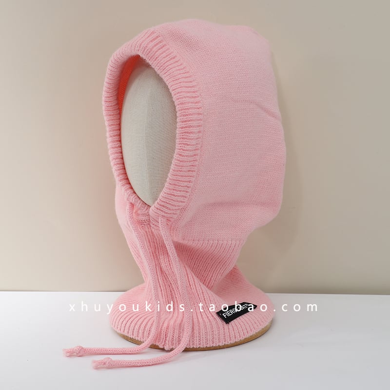 Integrirana dječja kapa s kupolastim oblikom i rubom, vunena tkanina; zaštita od sunca, prozračna, otporna na vjetar, održava toplinu; uzrast 1–6 godina