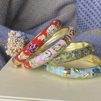 Apyrankė su cloisonné emale, kinų stilius, jade gėlės motyvas (Svoris 100 g; Pavasaris 2025; Forbidden City vintage)