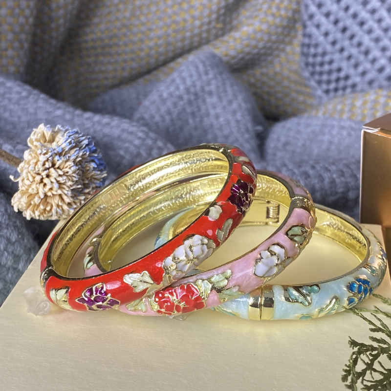 Apyrankė su cloisonné emale, kinų stilius, jade gėlės motyvas (Svoris 100 g; Pavasaris 2025; Forbidden City vintage)