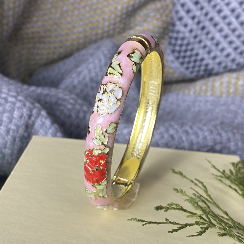 Apyrankė su cloisonné emale, kinų stilius, jade gėlės motyvas (Svoris 100 g; Pavasaris 2025; Forbidden City vintage)