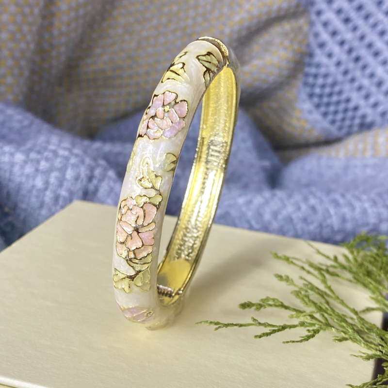 Apyrankė su cloisonné emale, kinų stilius, jade gėlės motyvas (Svoris 100 g; Pavasaris 2025; Forbidden City vintage)