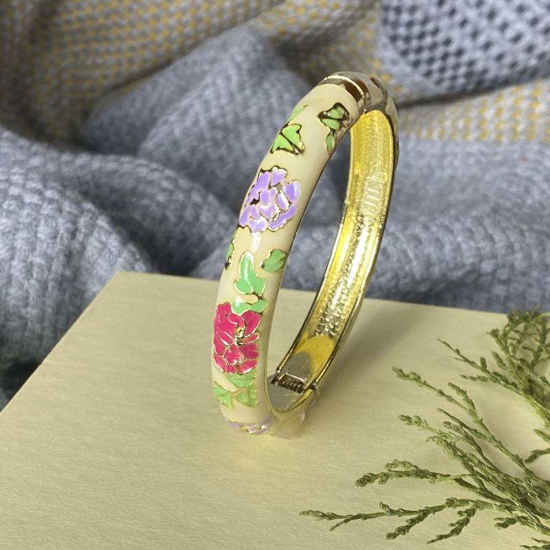 Apyrankė su cloisonné emale, kinų stilius, jade gėlės motyvas (Svoris 100 g; Pavasaris 2025; Forbidden City vintage)