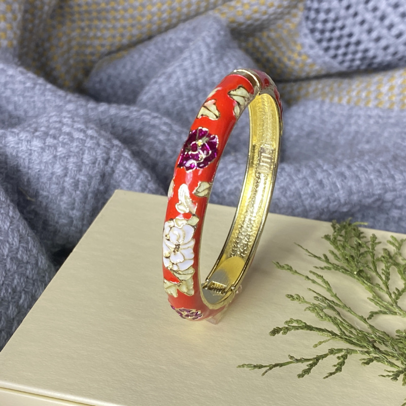 Apyrankė su cloisonné emale, kinų stilius, jade gėlės motyvas (Svoris 100 g; Pavasaris 2025; Forbidden City vintage)