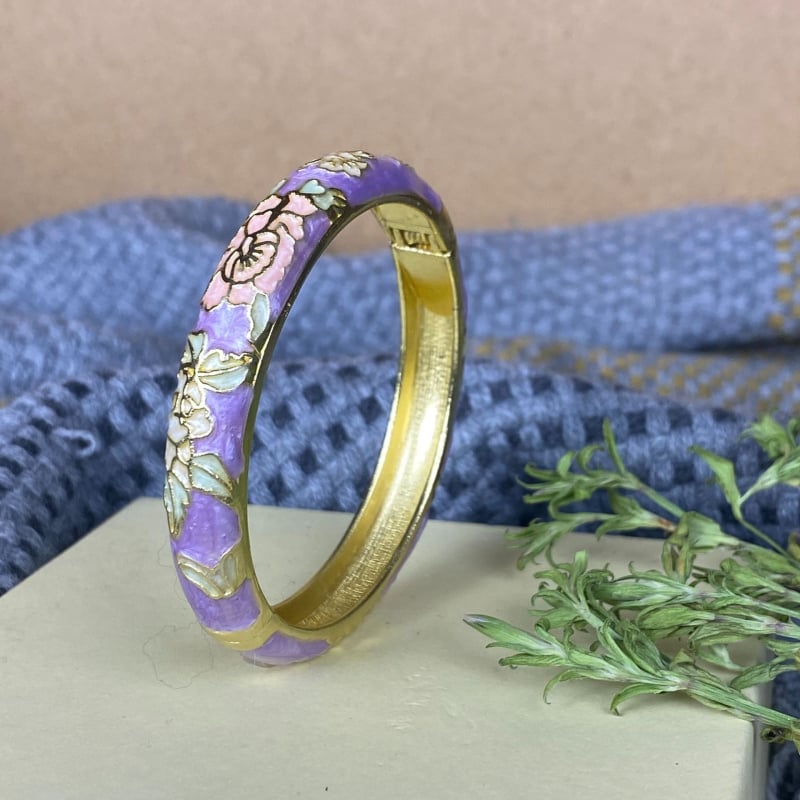 Apyrankė su cloisonné emale, kinų stilius, jade gėlės motyvas (Svoris 100 g; Pavasaris 2025; Forbidden City vintage)