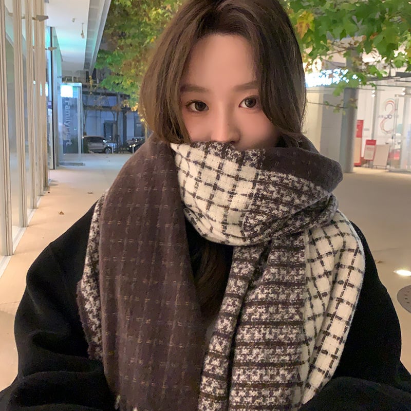 Дамски шал с каре за зима — имитиращ кашмир (Материал: имитиращ кашмир; Сезон: зима; Категория: шал аксесоари)