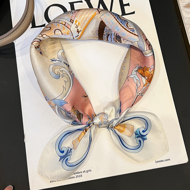 Дамски копринен шал | 100% коприна, сатенено тъкане, квадратна форма, пролет 2025 издание