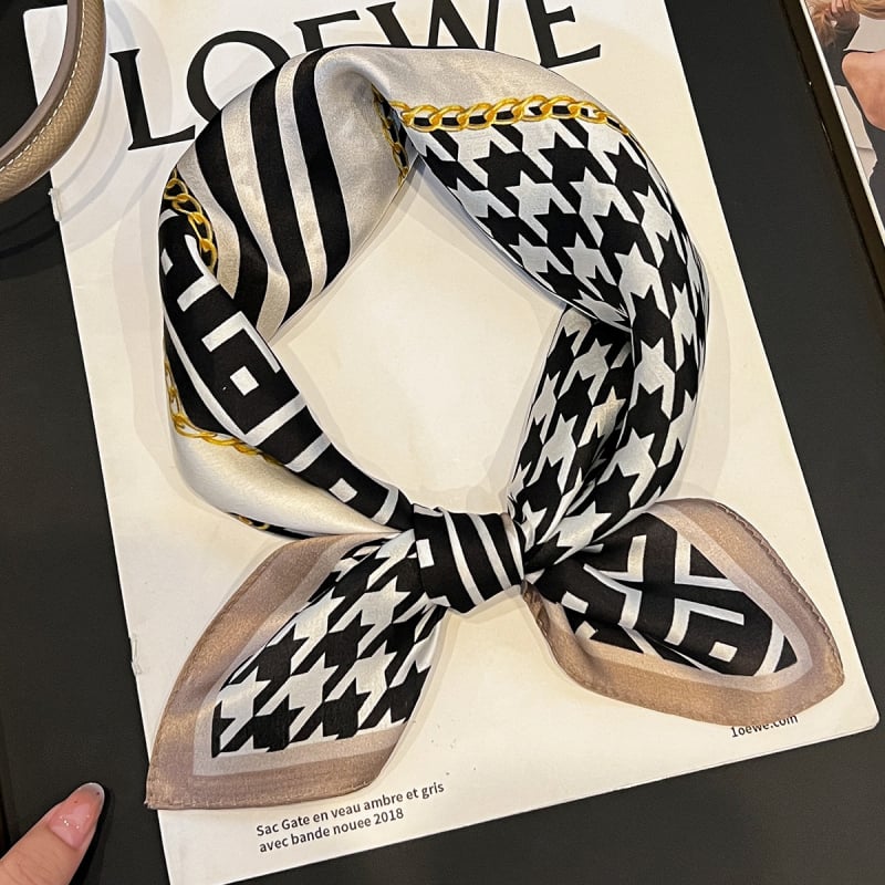 Дамски копринен шал | 100% коприна, сатенено тъкане, квадратна форма, пролет 2025 издание