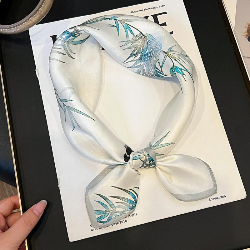 Дамски копринен шал | 100% коприна, сатенено тъкане, квадратна форма, пролет 2025 издание