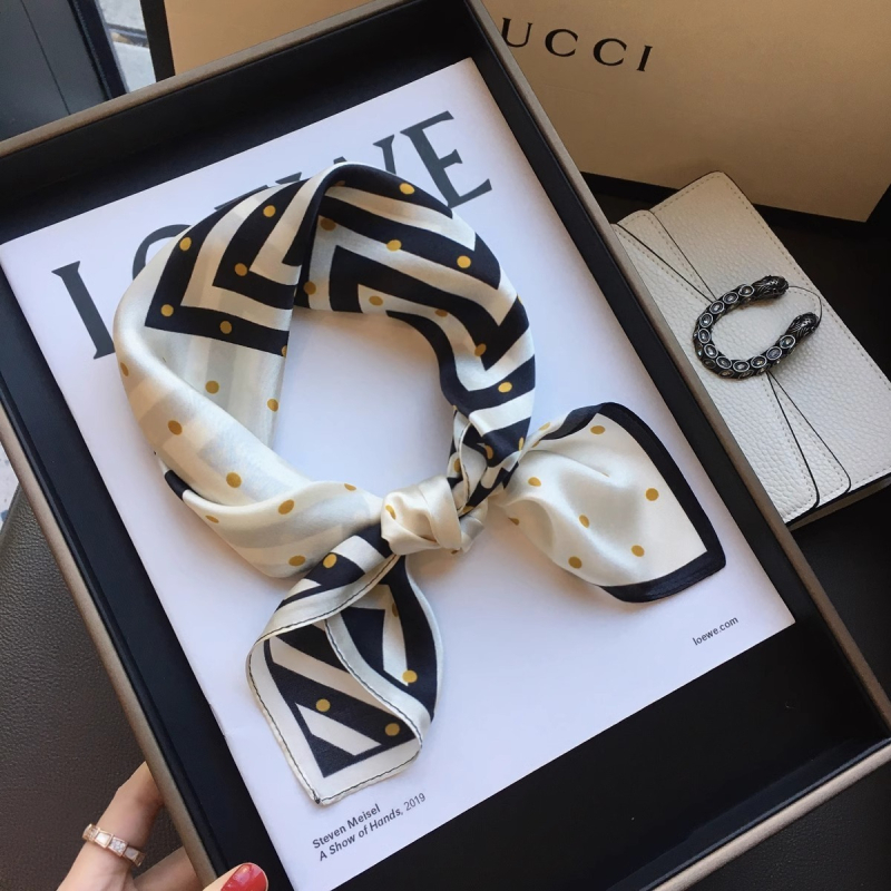 Дамски копринен шал | 100% коприна, сатенено тъкане, квадратна форма, пролет 2025 издание