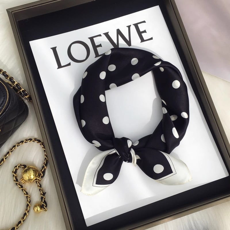 Дамски копринен шал | 100% коприна, сатенено тъкане, квадратна форма, пролет 2025 издание