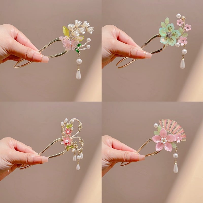 Matu spraude ar antīkā stila motīvu, zieds un tauriņš, perlīšu aukla, sakaļa apdare