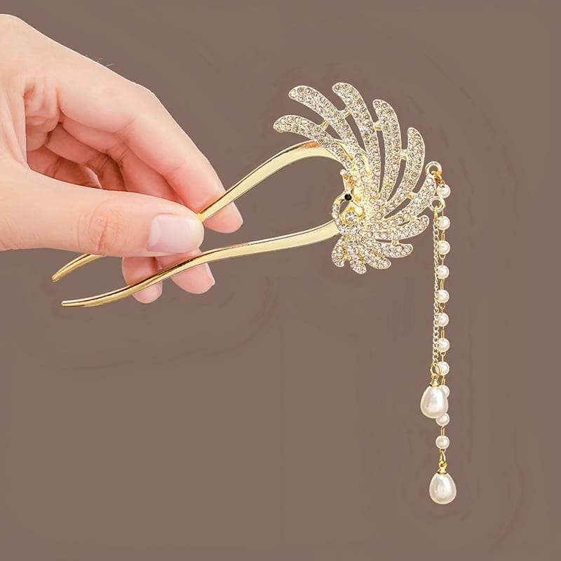 Matu spraude ar antīkā stila motīvu, zieds un tauriņš, perlīšu aukla, sakaļa apdare